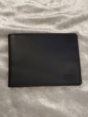 COACH Smooth Slim Black Leather bi Fold Card Wallet Embossed Logo EST 1841